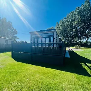  Holiday home The Flamingo With Hot Tub United Kingdom